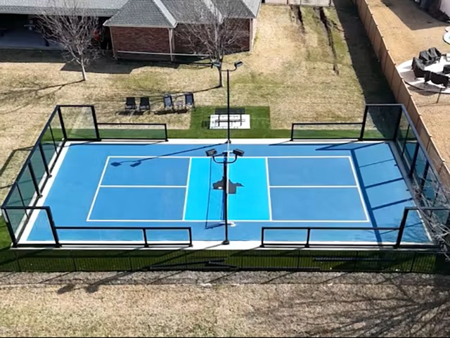 Sơn lại 1 lớp sàn cũ pickleball trường học Paveflor